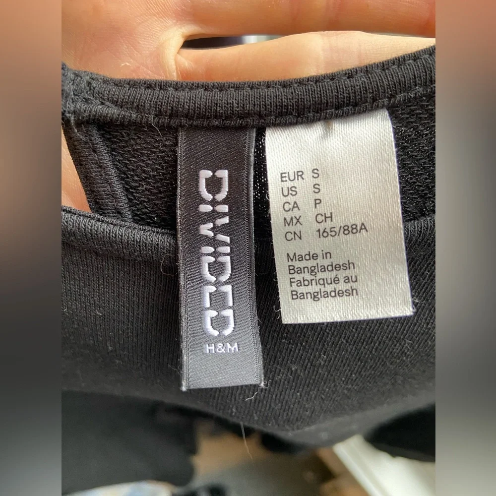 🪷Divided by H&M Black Long Sleeve/Shorts Romper - Small - Picture 3 of 5